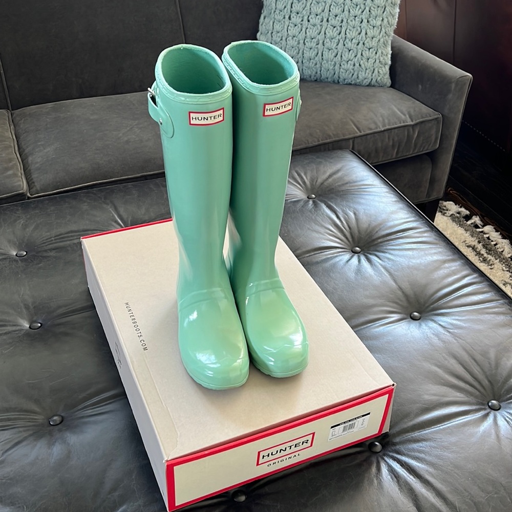 Like new! Hunter Original Tall Gloss Boots in Succulent! SZ 8! 💚
